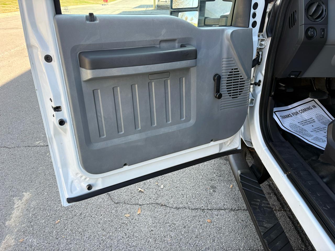 Ford Super Duty F-350 DRW 2WD Reg Cab 141" WB 60" CA XL 2016