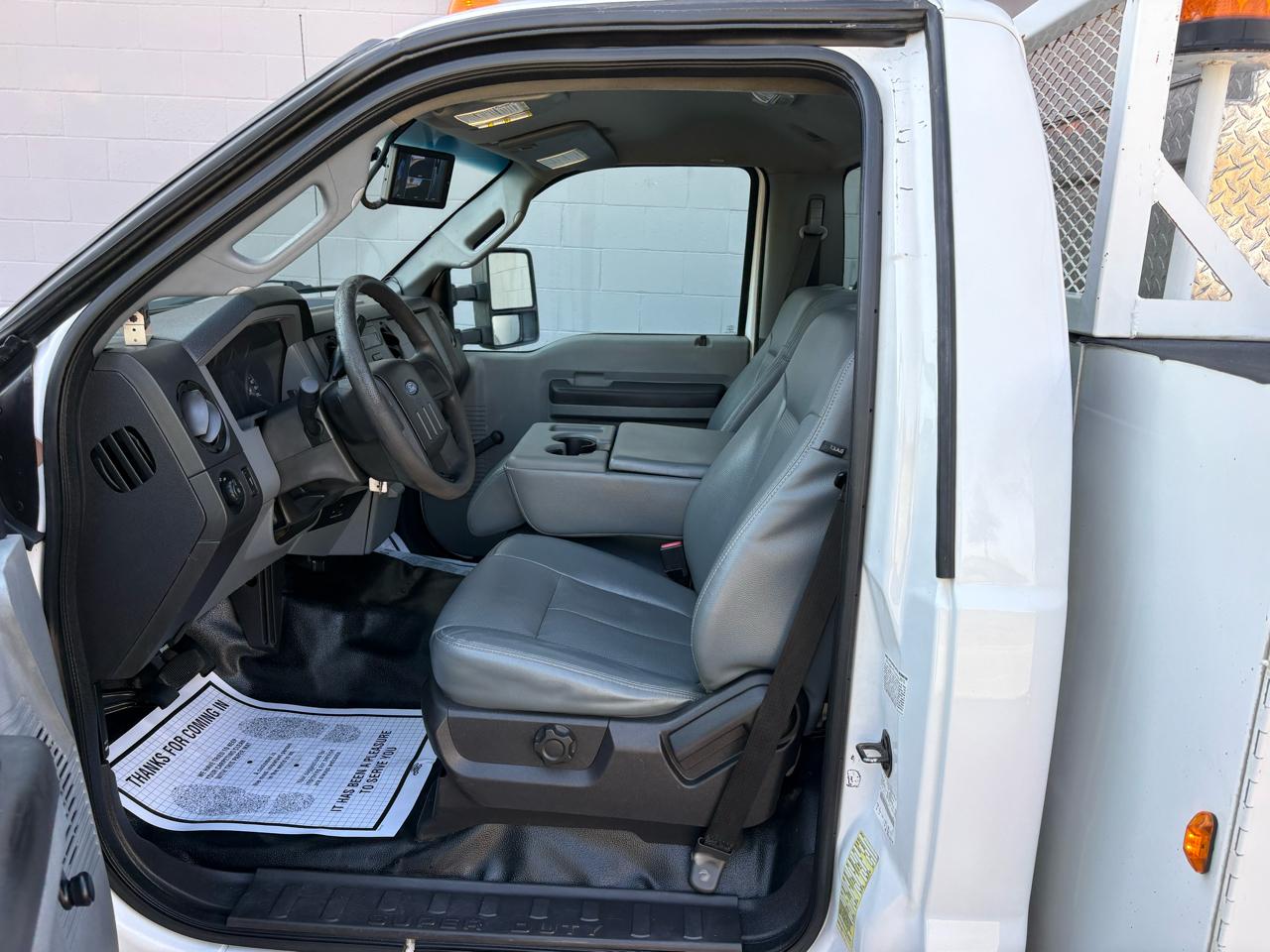 Ford Super Duty F-350 DRW 2WD Reg Cab 141" WB 60" CA XL 2016