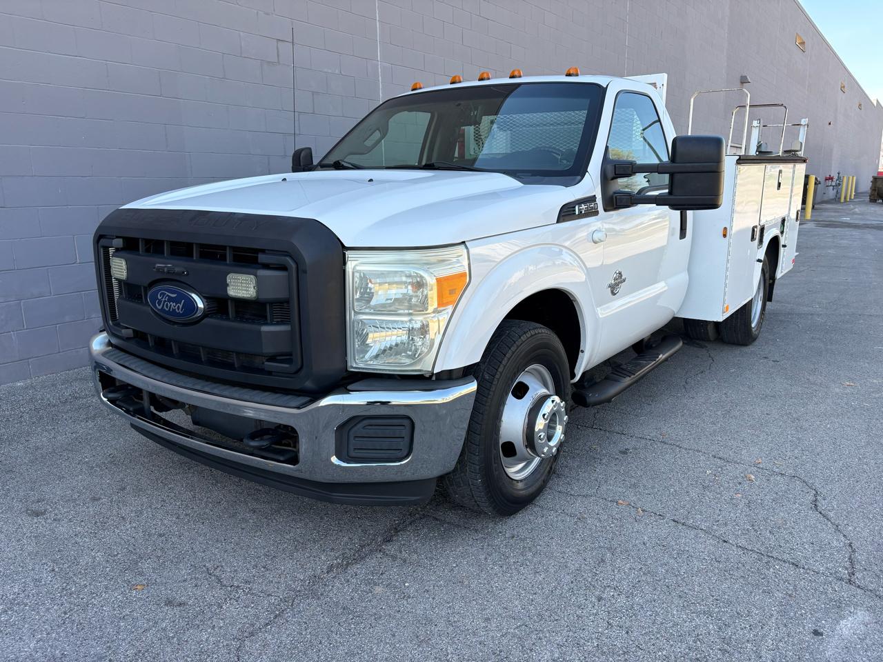Ford Super Duty F-350 DRW 2WD Reg Cab 141" WB 60" CA XL 2016