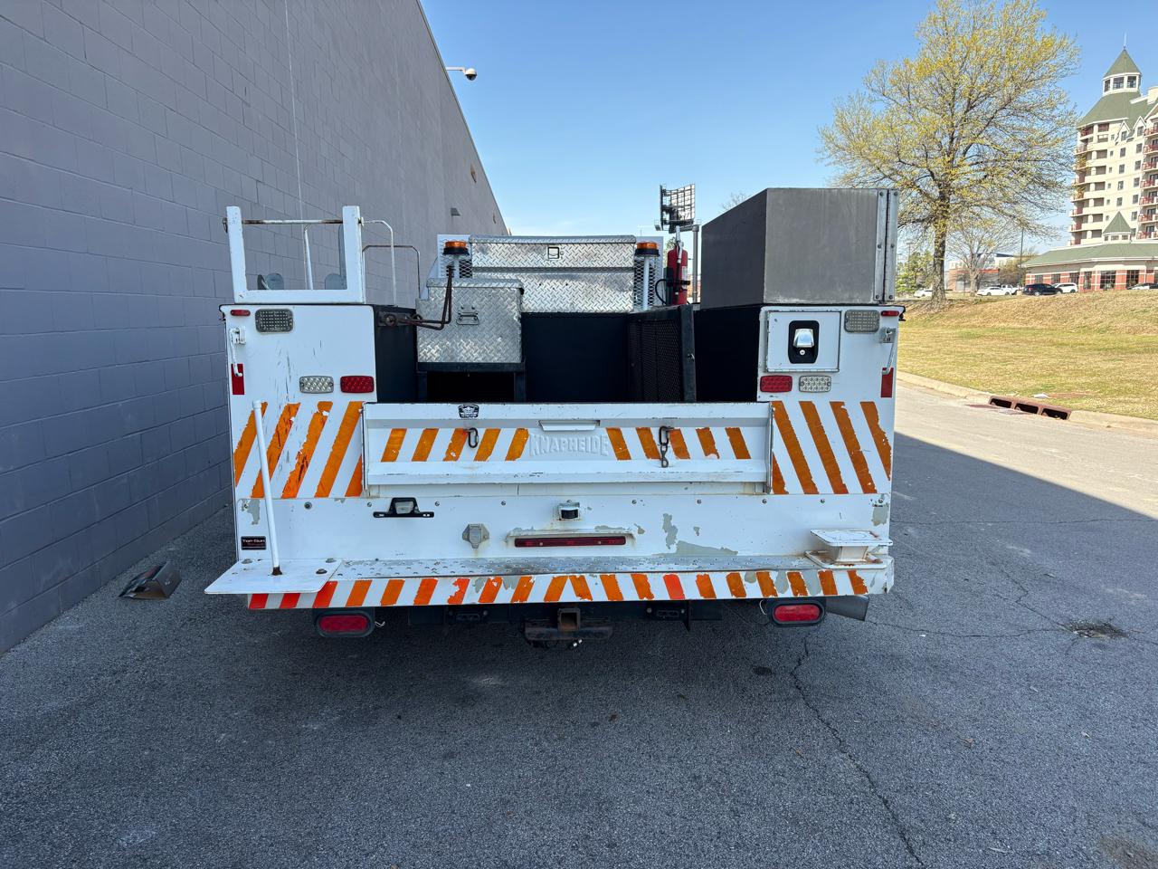 Ford Super Duty F-350 DRW 2WD Reg Cab 141" WB 60" CA XL 2016