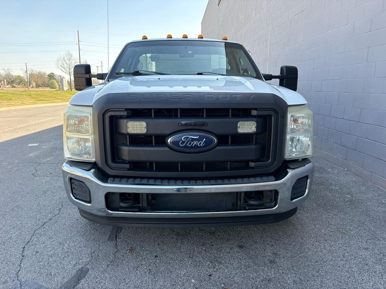 Ford Super Duty F-350 DRW 2WD Reg Cab 141" WB 60" CA XL 2016