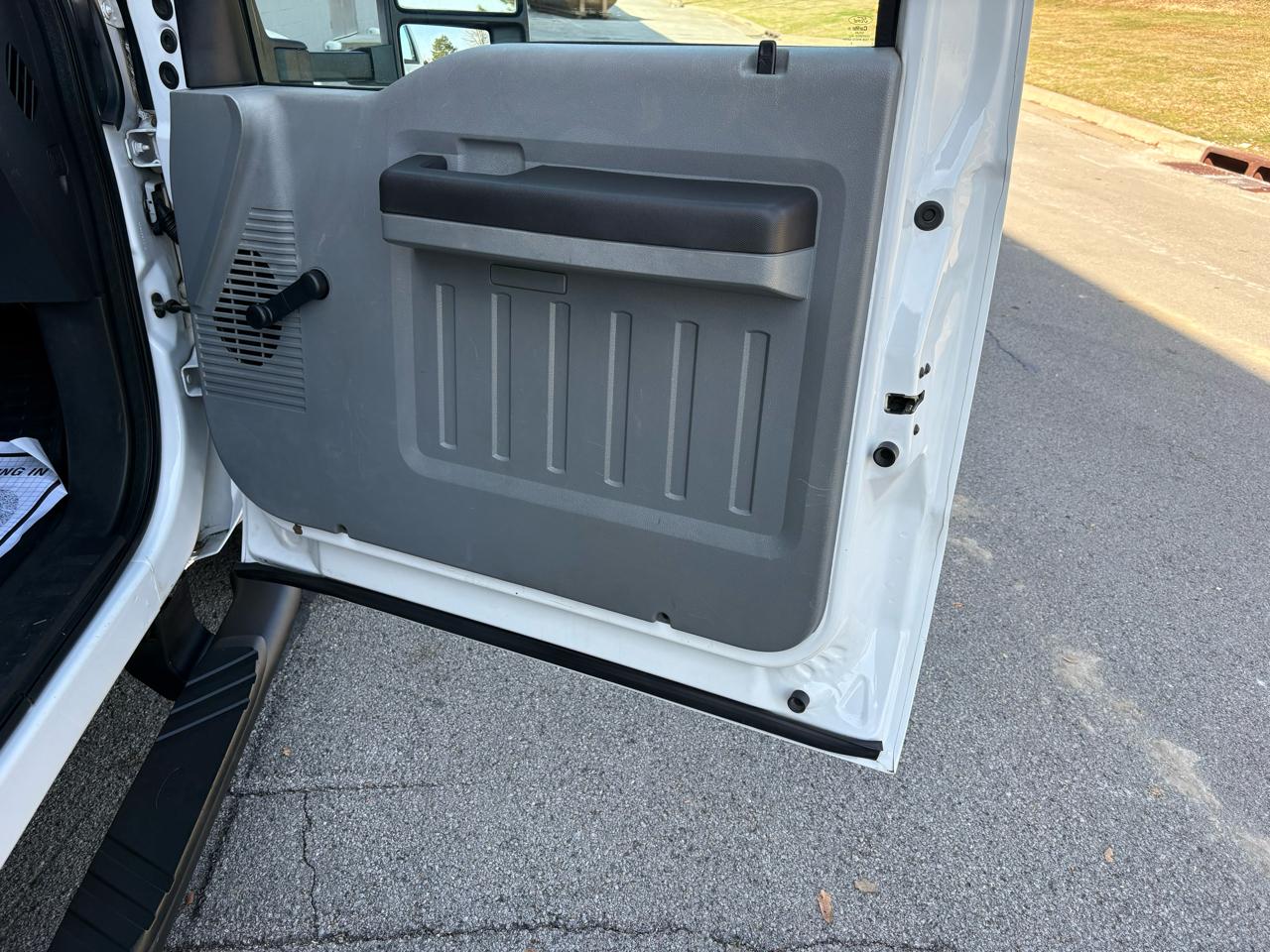 Ford Super Duty F-350 DRW 2WD Reg Cab 141" WB 60" CA XL 2016