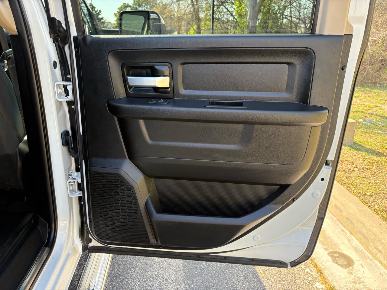 RAM 2500 Tradesman 4x4 Crew Cab 6'4" Box 2019