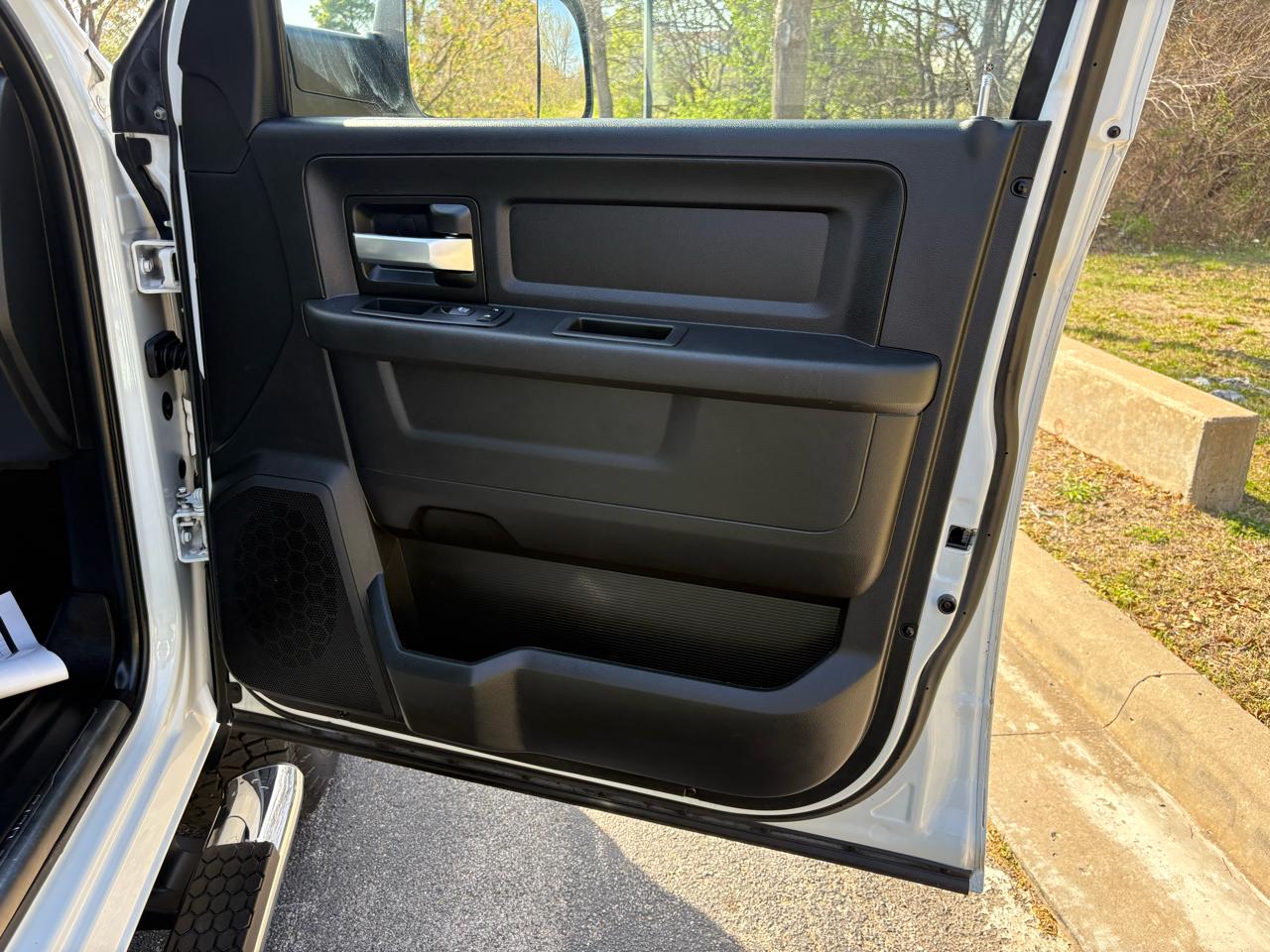 RAM 2500 Tradesman 4x4 Crew Cab 6'4" Box 2019