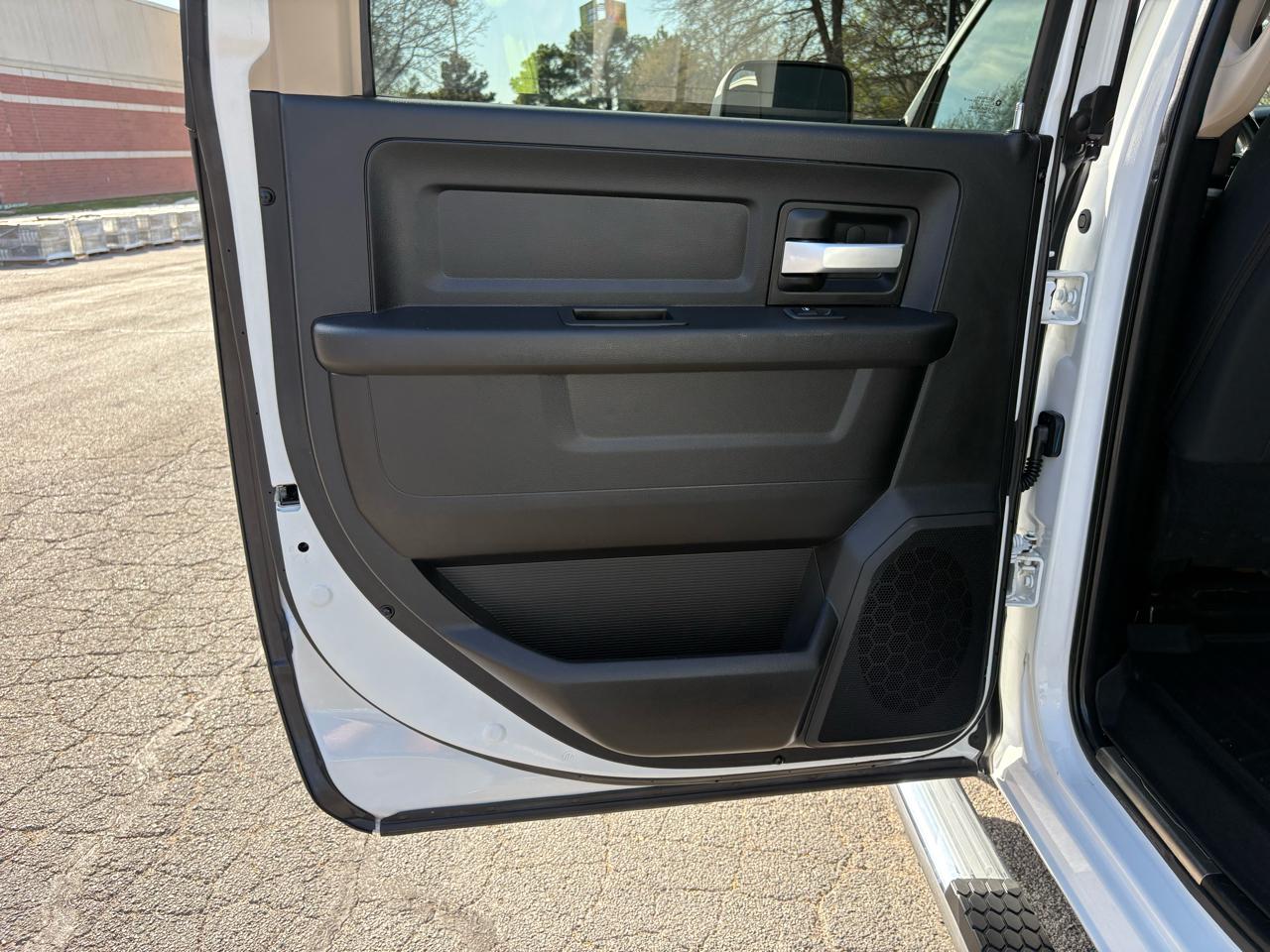 RAM 2500 Tradesman 4x4 Crew Cab 6'4" Box 2019