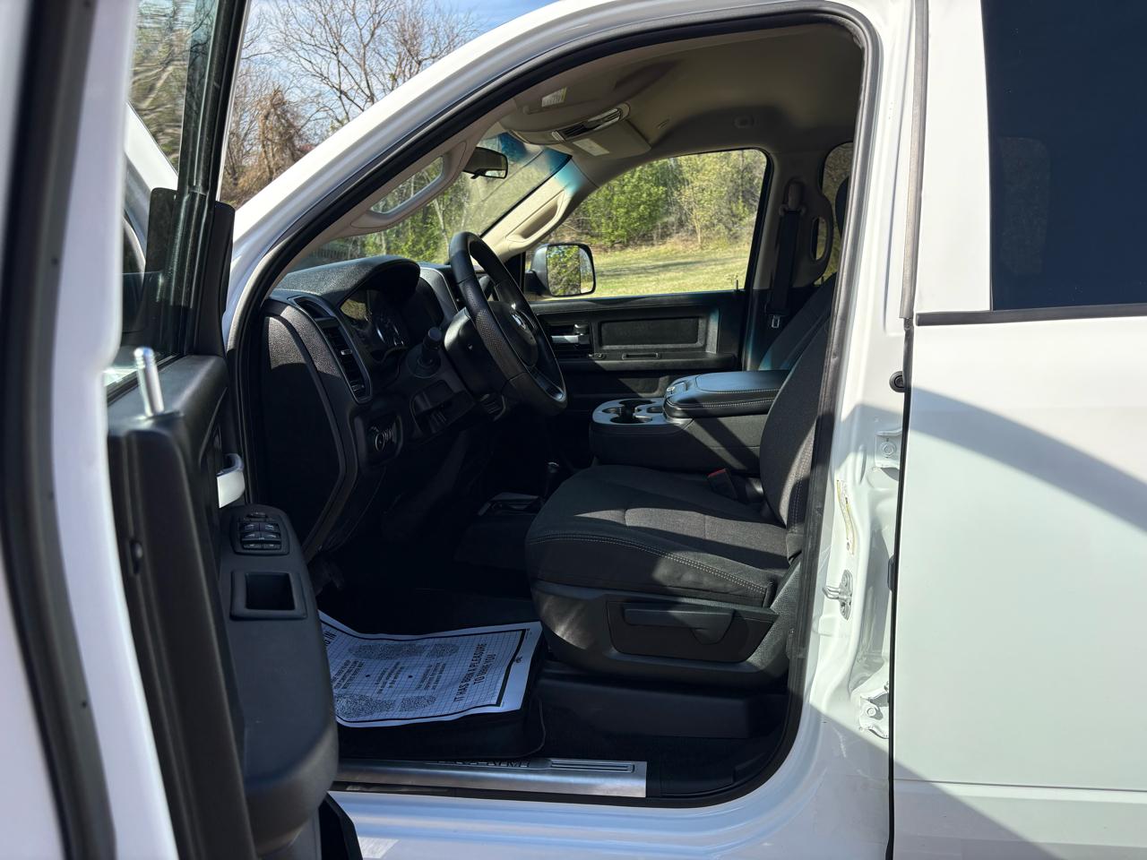 RAM 2500 Tradesman 4x4 Crew Cab 6'4" Box 2019