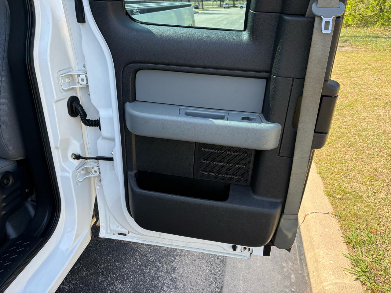 Ford F-150 4WD SuperCab 145" XL 2011