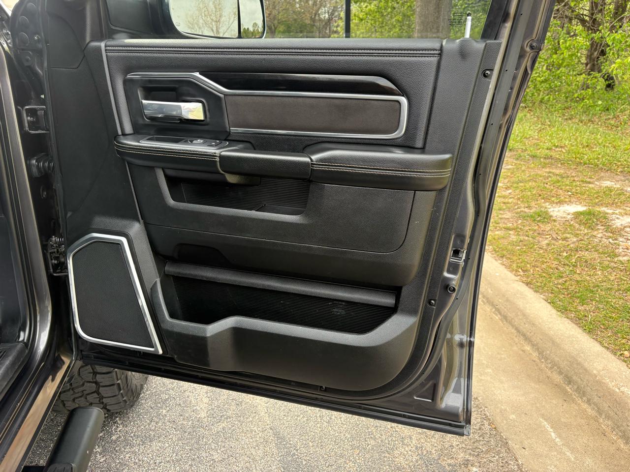 RAM 2500 Laramie 4x4 Crew Cab 6'4" Box 2022