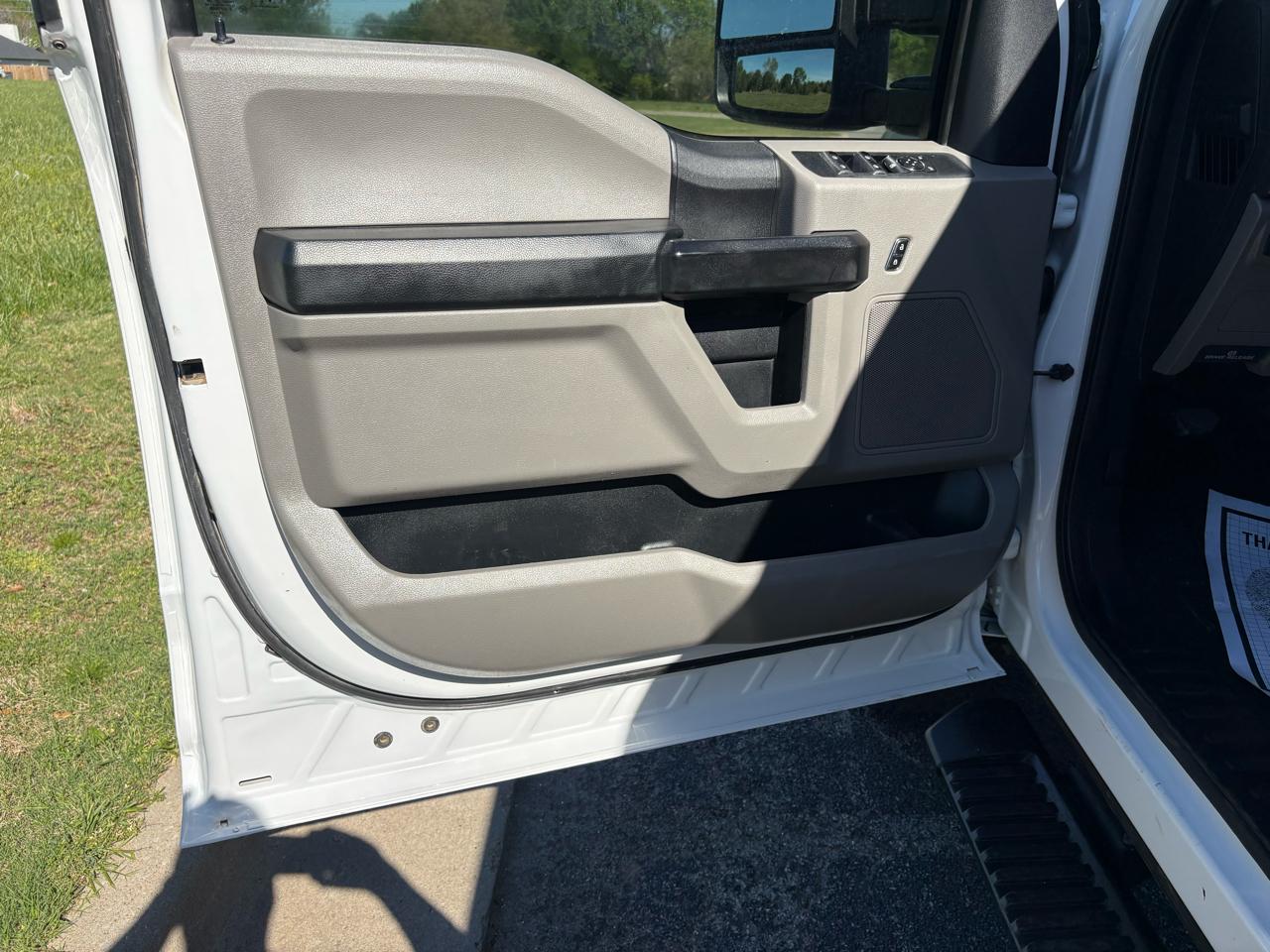 Ford Super Duty F-250 SRW XL 4WD Crew Cab 8' Box 2019