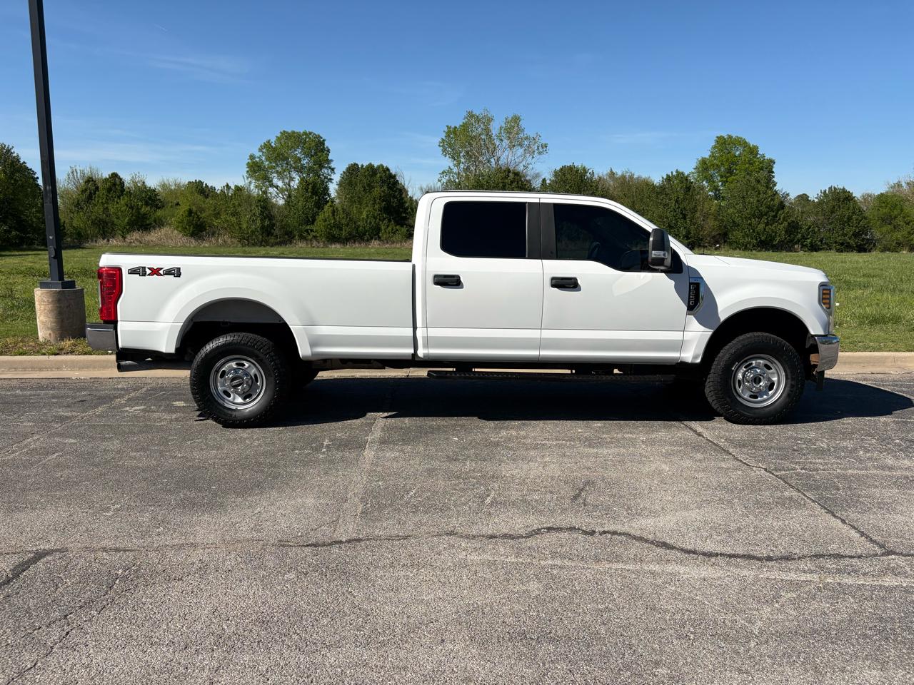 Ford Super Duty F-250 SRW XL 4WD Crew Cab 8' Box 2019