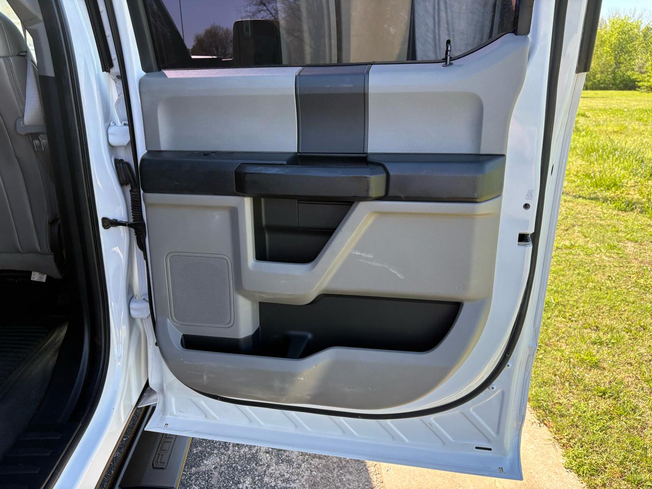 Ford Super Duty F-250 SRW XL 4WD Crew Cab 8' Box 2019