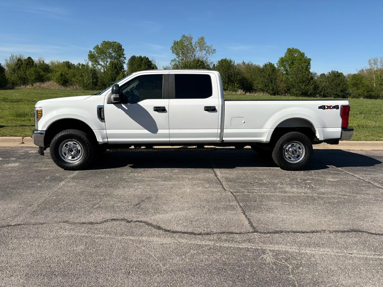 Ford Super Duty F-250 SRW XL 4WD Crew Cab 8' Box 2019