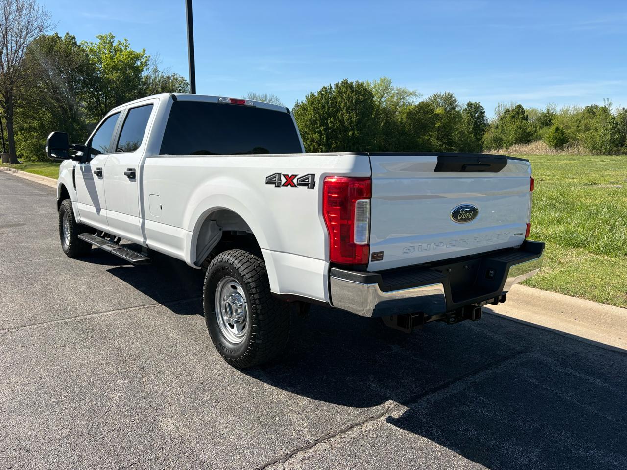 Ford Super Duty F-250 SRW XL 4WD Crew Cab 8' Box 2019