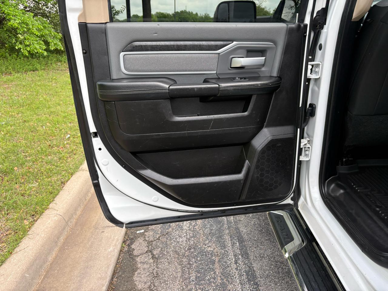 RAM 2500 Big Horn 4x4 Crew Cab 8' Box 2019