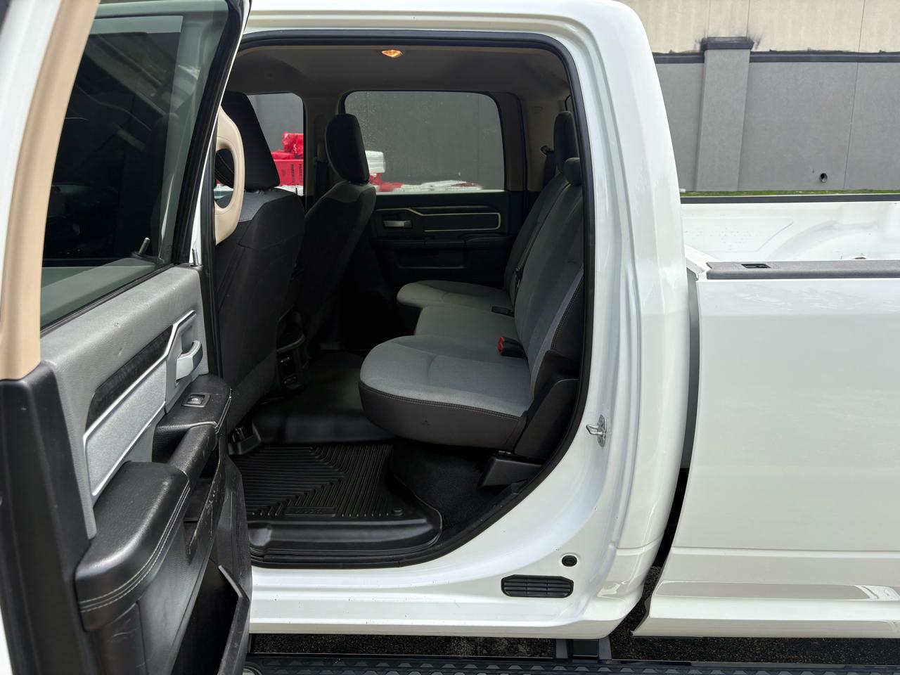 RAM 2500 Big Horn 4x4 Crew Cab 8' Box 2019