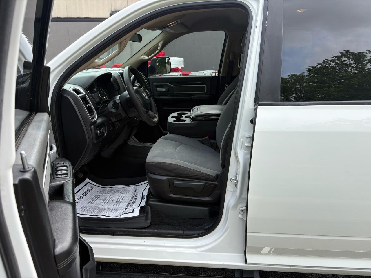 RAM 2500 Big Horn 4x4 Crew Cab 8' Box 2019