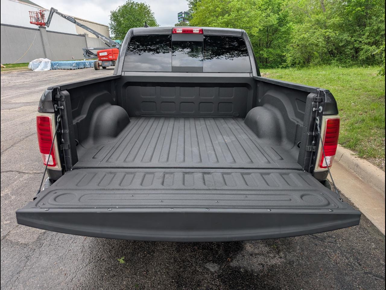 RAM 1500 4WD Crew Cab 140.5" Longhorn Limited 2016