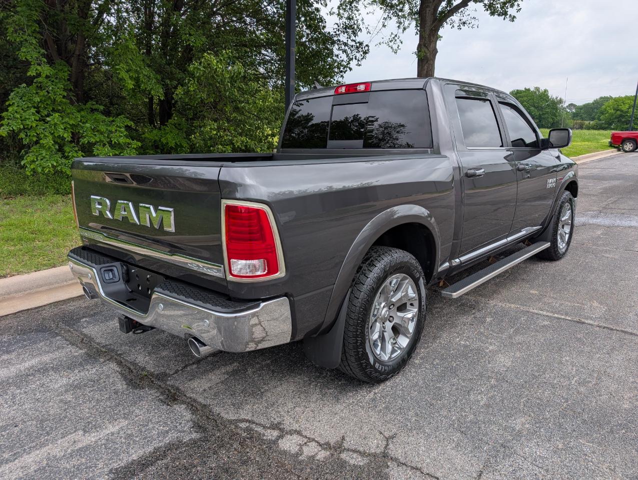 RAM 1500 4WD Crew Cab 140.5" Longhorn Limited 2016