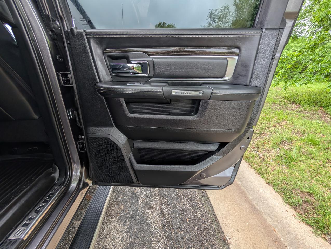 RAM 1500 4WD Crew Cab 140.5" Longhorn Limited 2016