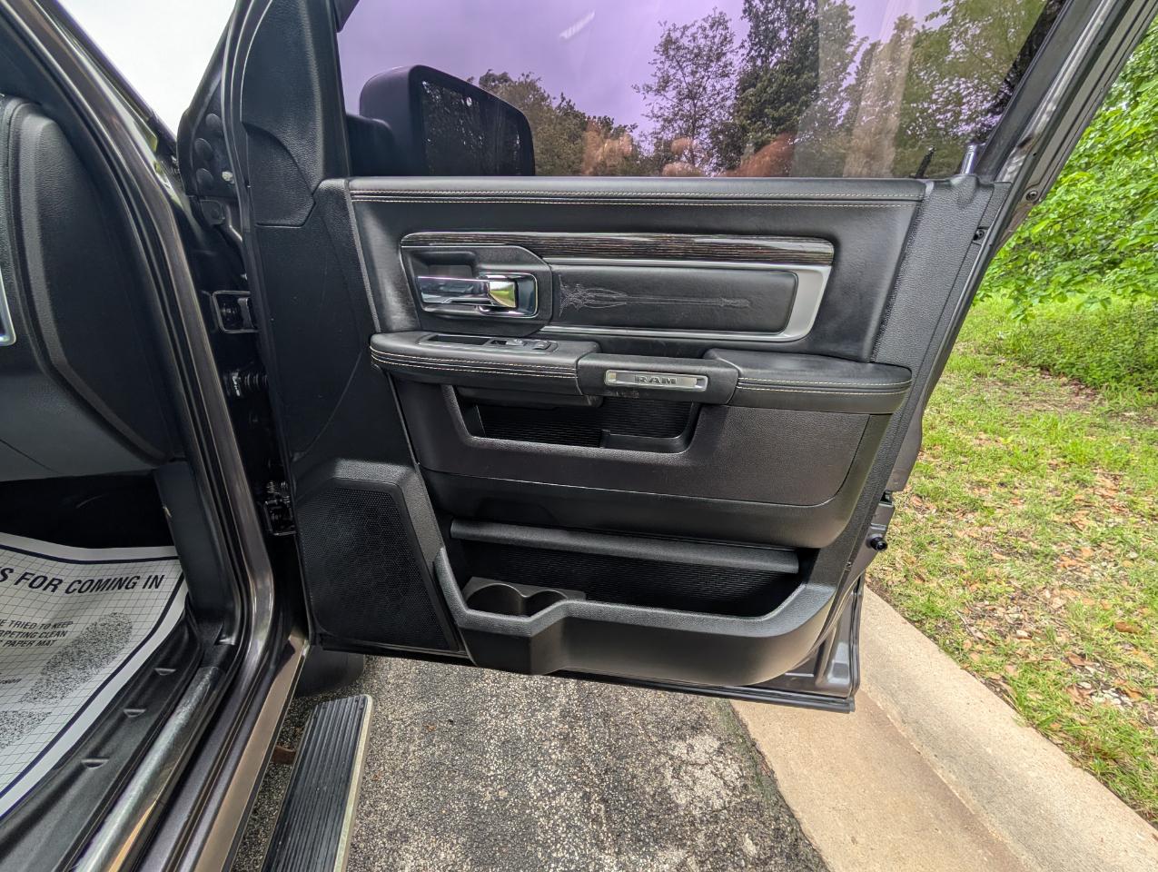 RAM 1500 4WD Crew Cab 140.5" Longhorn Limited 2016