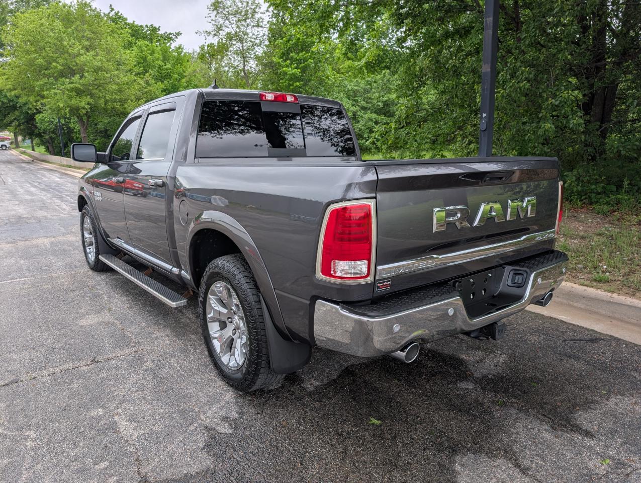 RAM 1500 4WD Crew Cab 140.5" Longhorn Limited 2016