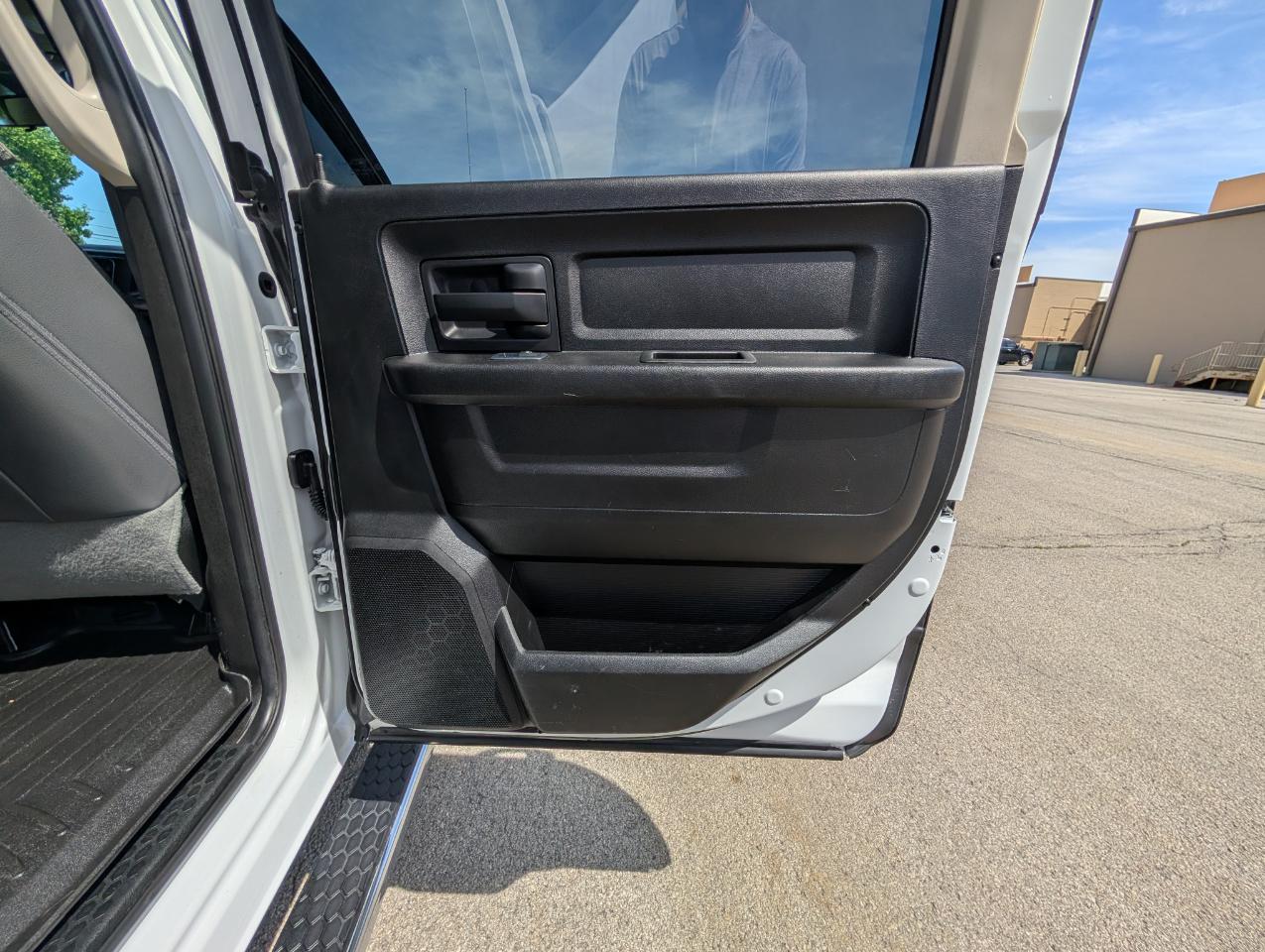 RAM 2500 Tradesman 4x4 Crew Cab 6'4" Box 2018