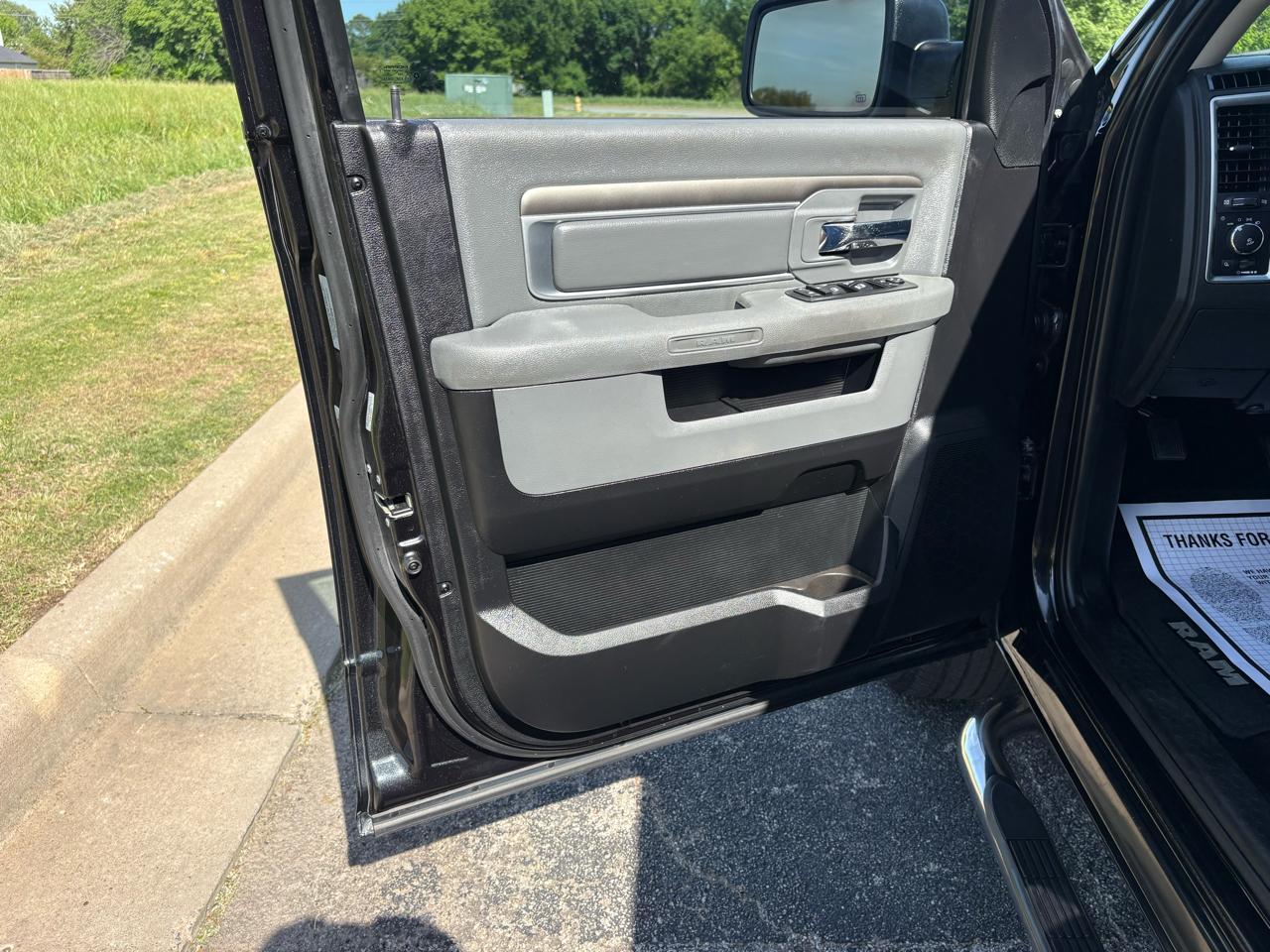 RAM 1500 4WD Crew Cab 140.5" Big Horn 2016