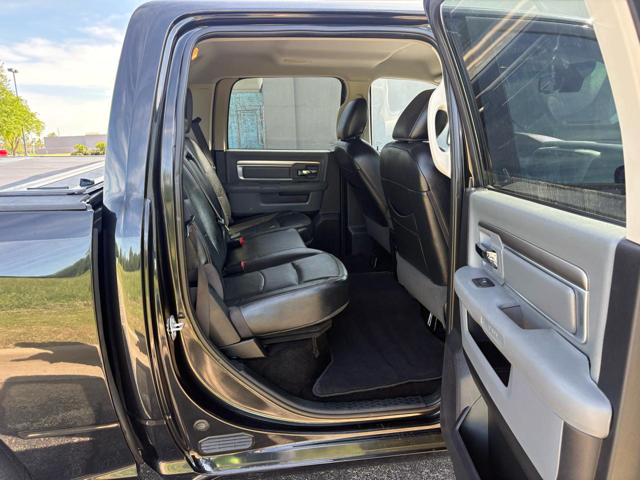 RAM 1500 4WD Crew Cab 140.5" Big Horn 2016