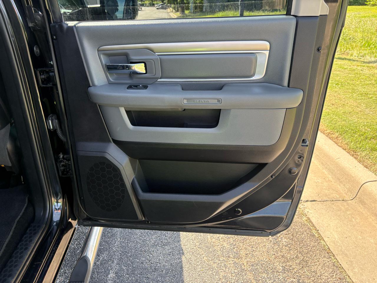 RAM 1500 4WD Crew Cab 140.5" Big Horn 2016