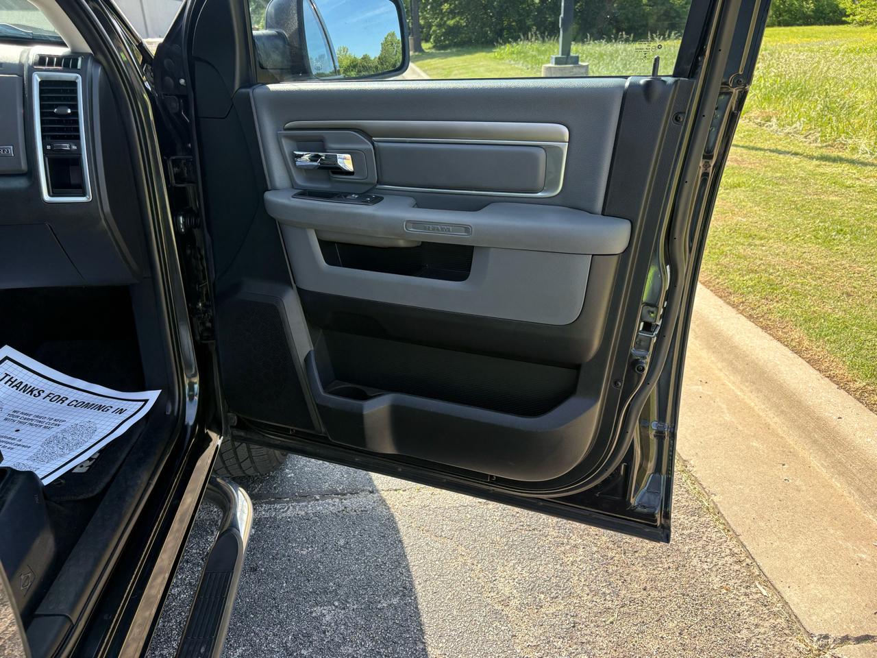 RAM 1500 4WD Crew Cab 140.5" Big Horn 2016