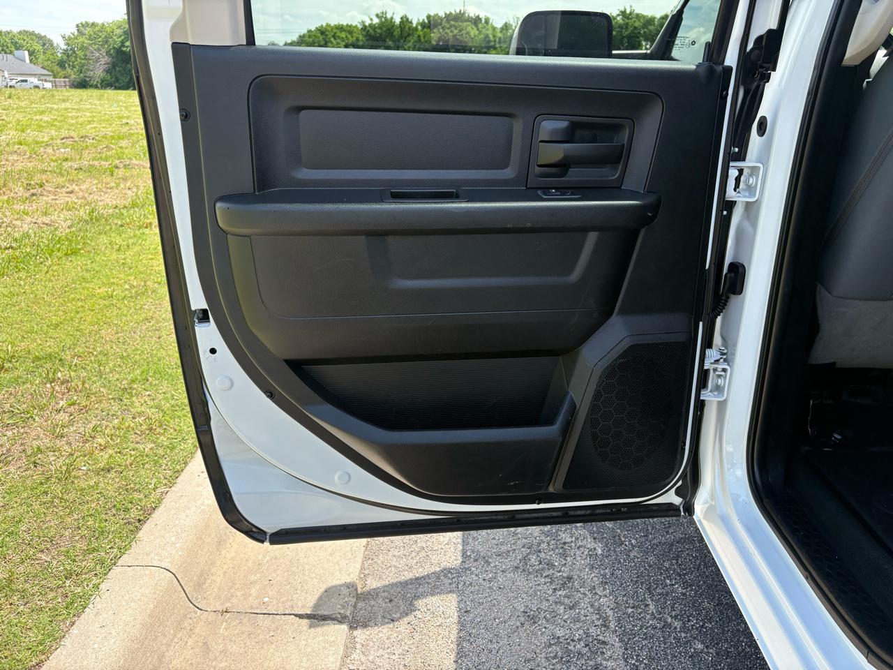 RAM 2500 Tradesman 4x4 Crew Cab 6'4" Box 2018