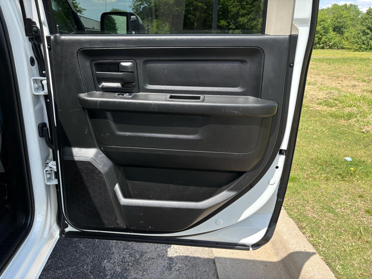 RAM 2500 Tradesman 4x4 Crew Cab 6'4" Box 2018