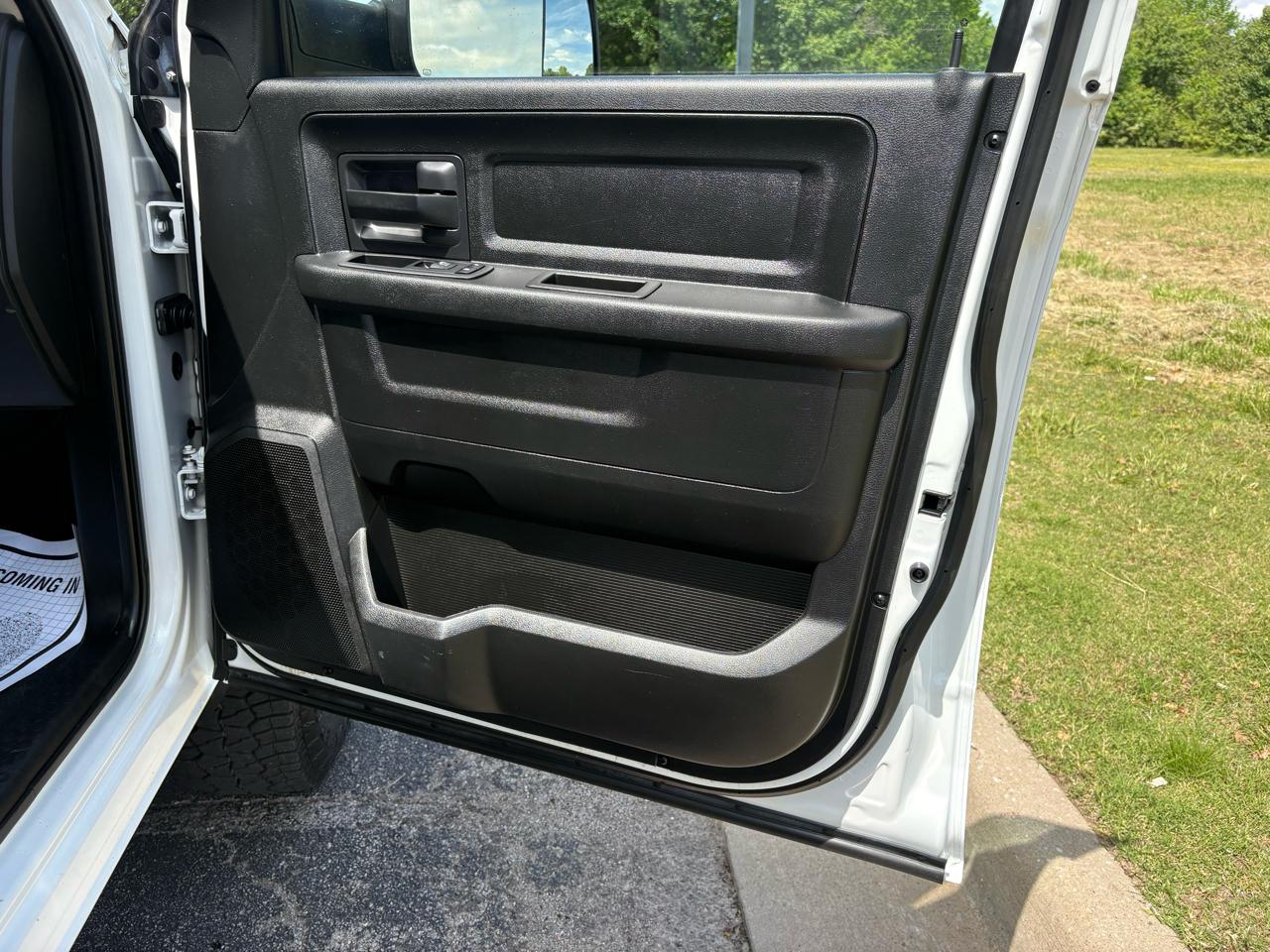 RAM 2500 Tradesman 4x4 Crew Cab 6'4" Box 2018