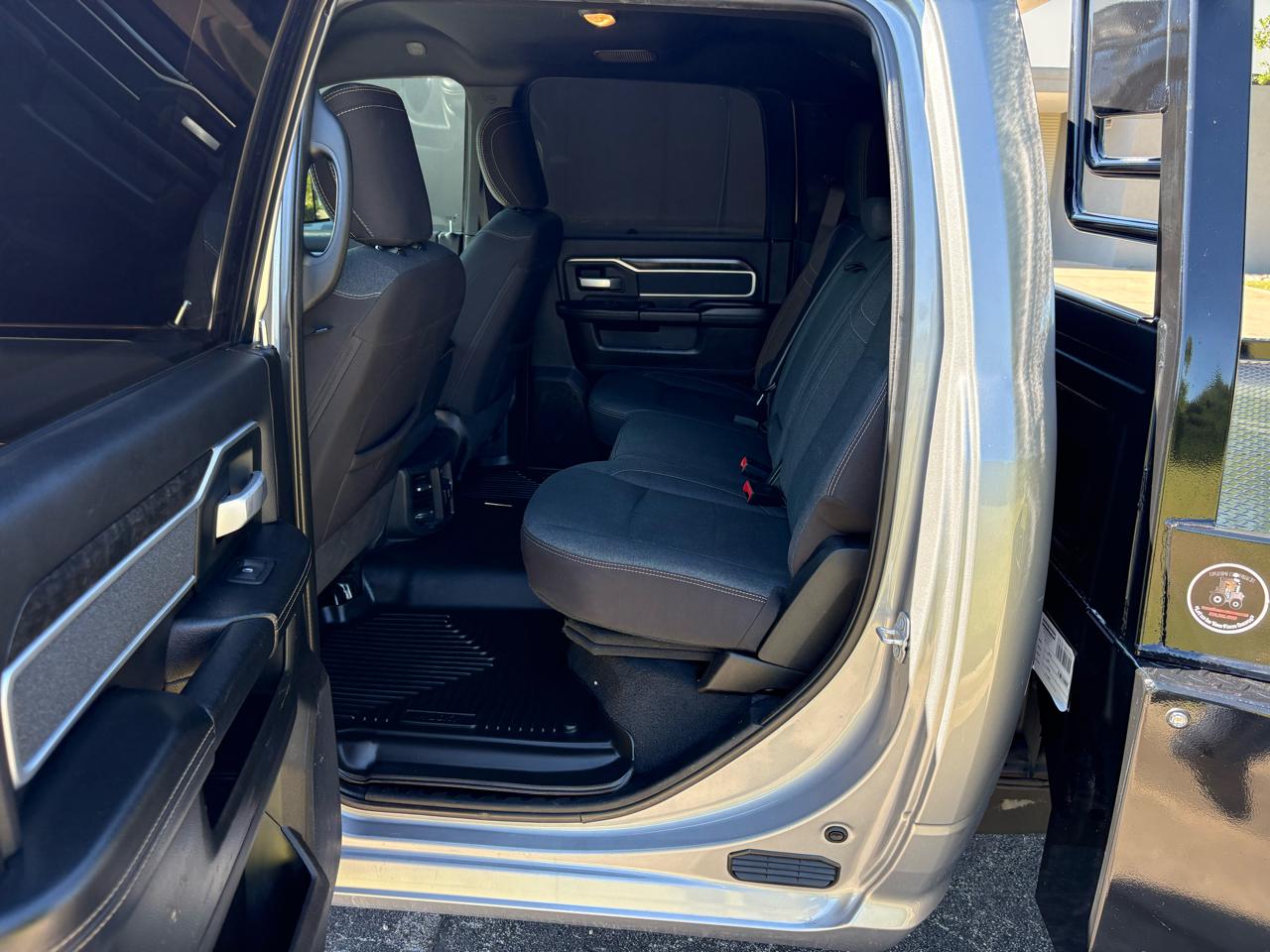 RAM 3500 Big Horn 4x4 Crew Cab 8' Box 2019