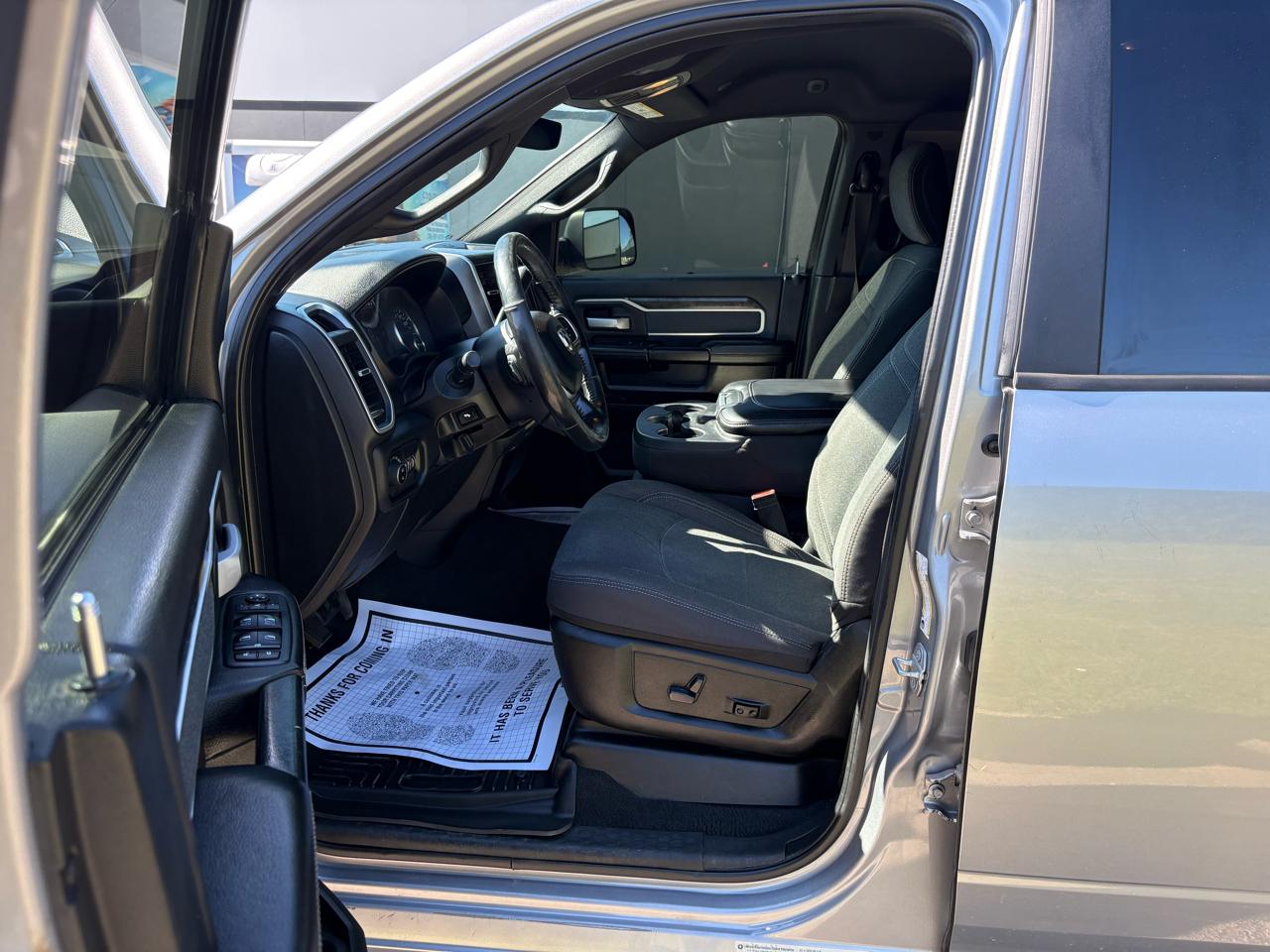 RAM 3500 Big Horn 4x4 Crew Cab 8' Box 2019