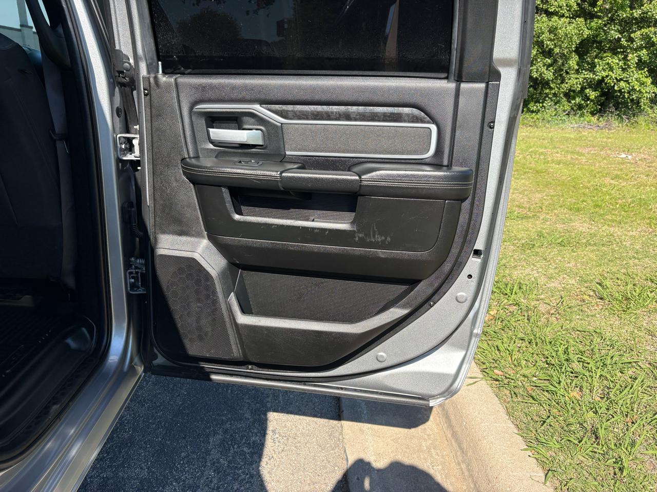 RAM 3500 Big Horn 4x4 Crew Cab 8' Box 2019