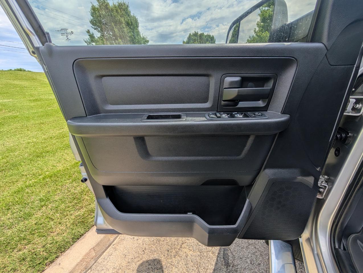 RAM 3500 4WD Crew Cab 169" Tradesman 2015