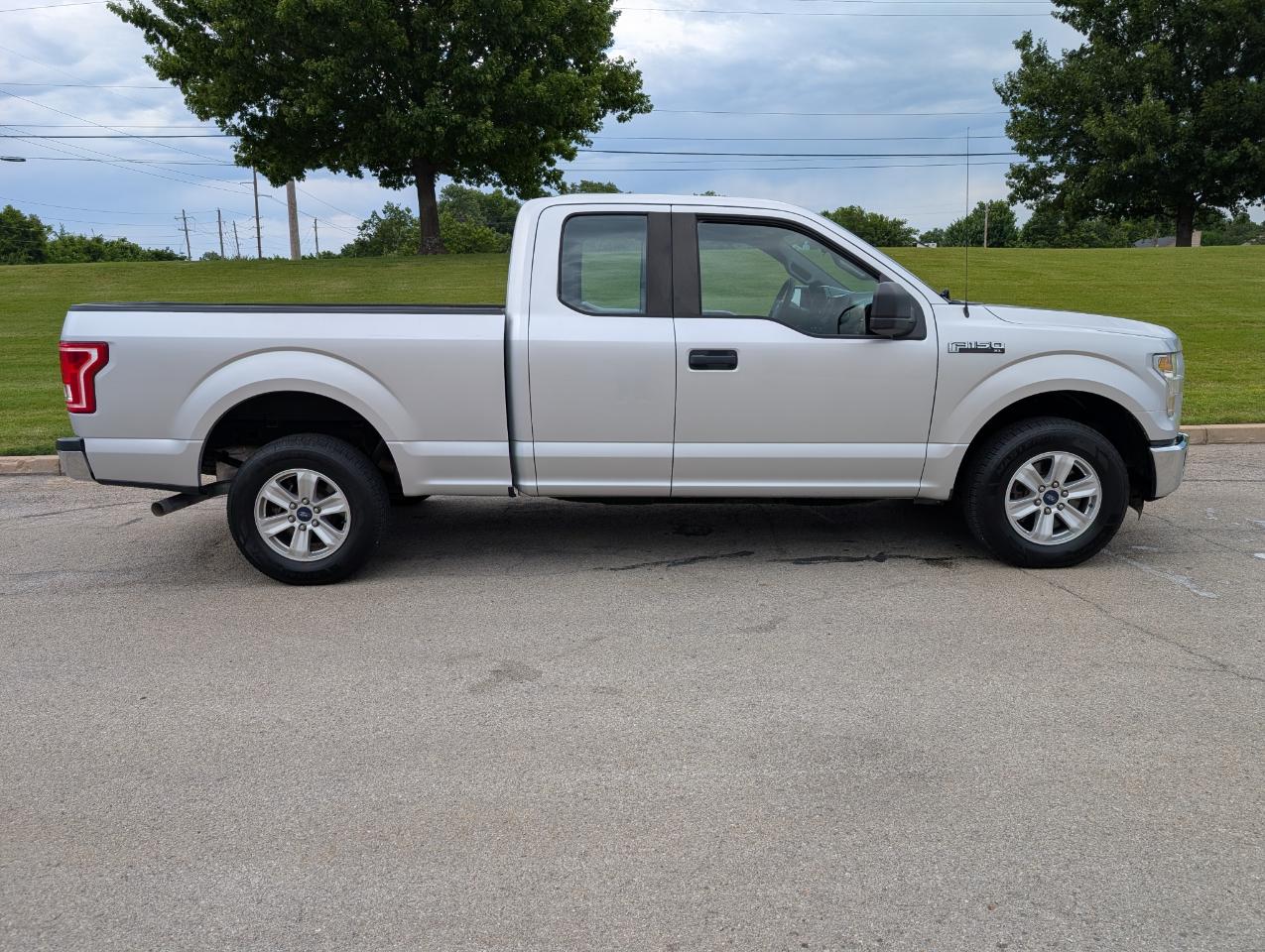 Ford F-150 2WD SuperCab 145" XL 2015