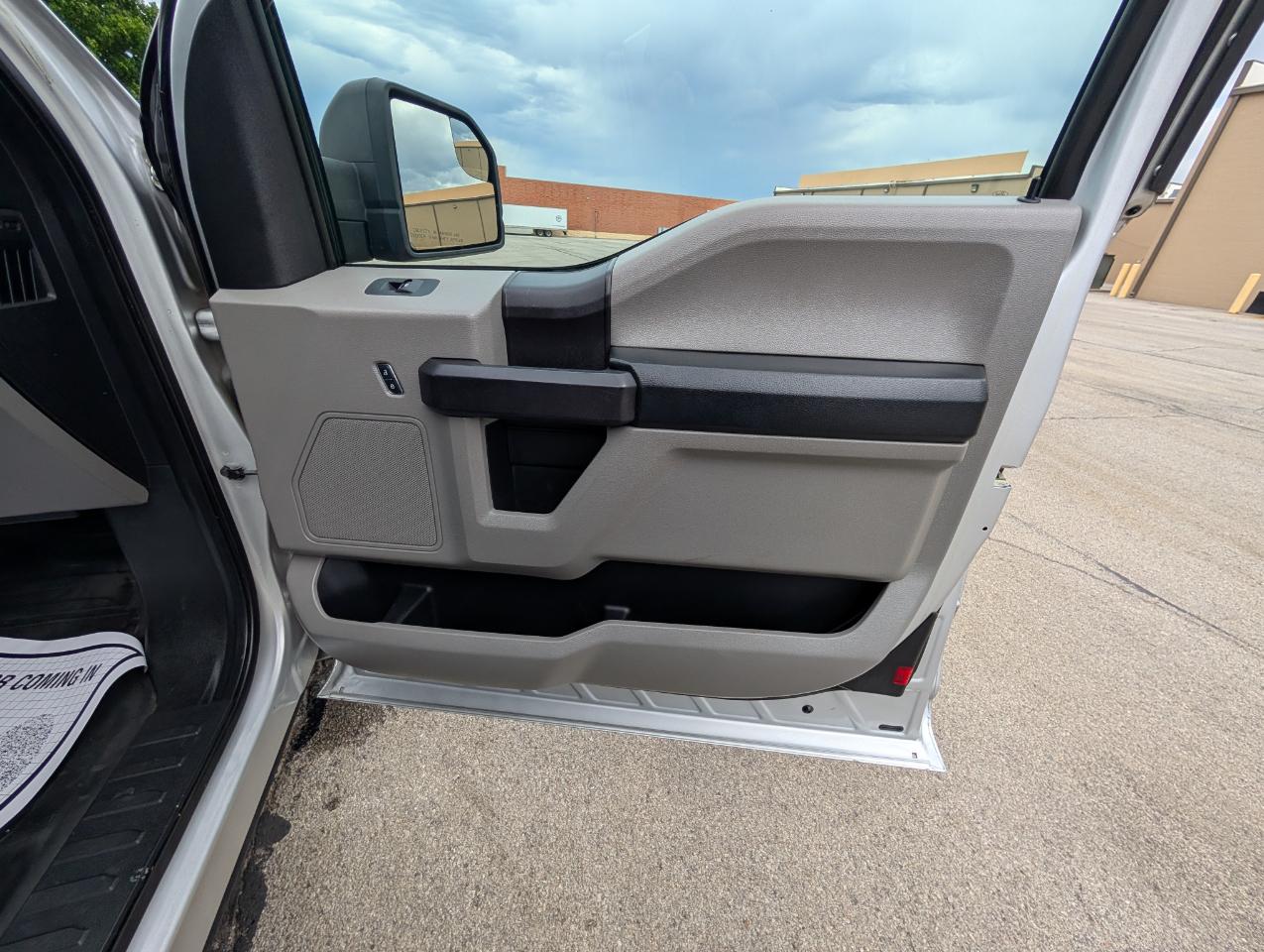 Ford F-150 2WD SuperCab 145" XL 2015