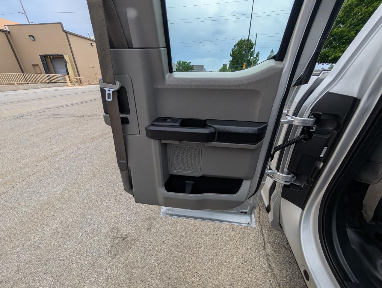 Ford F-150 2WD SuperCab 145" XL 2015