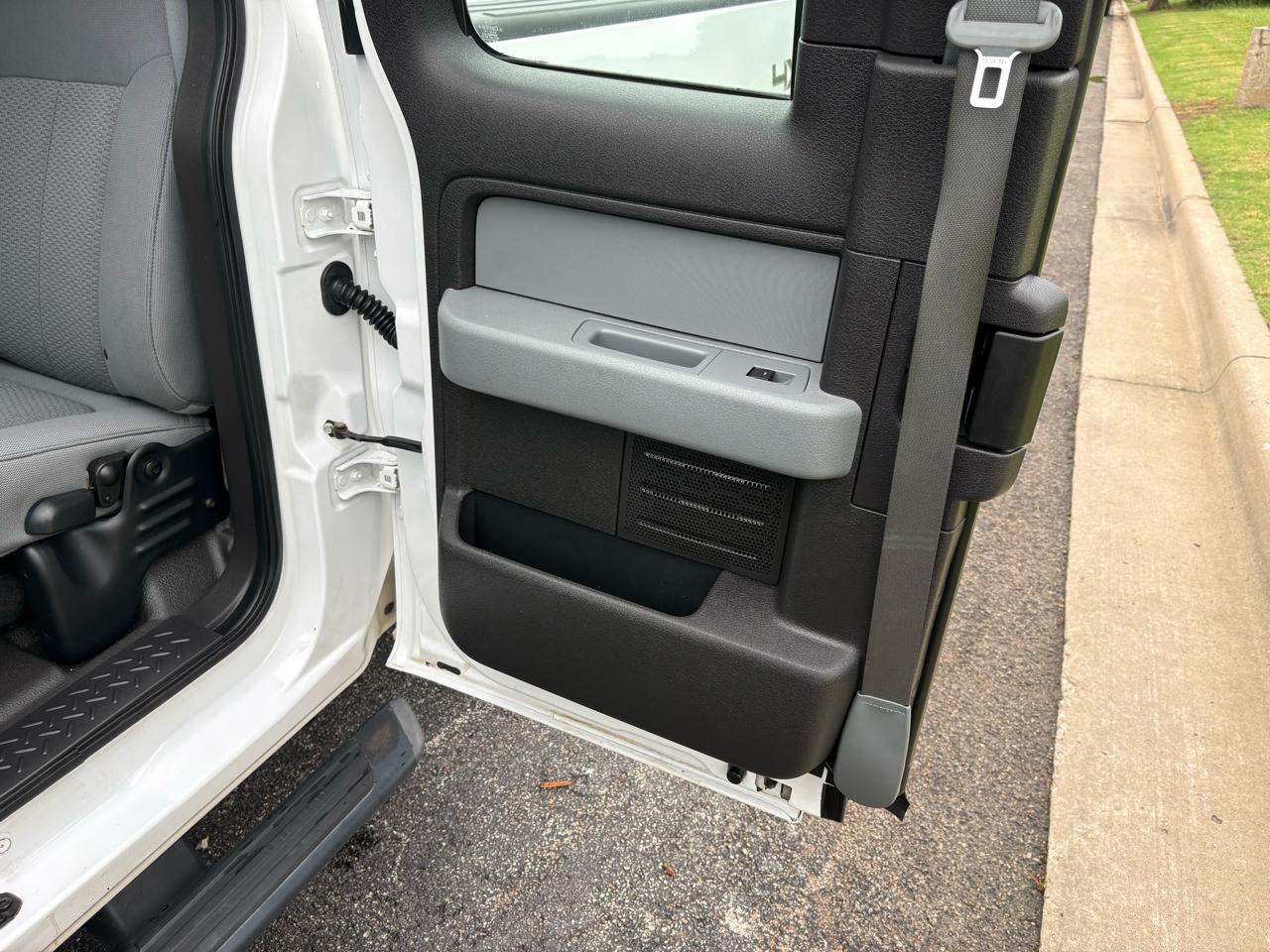 Ford F-150 4WD SuperCab 145" XL 2014