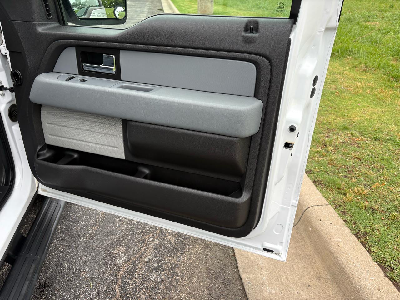 Ford F-150 4WD SuperCab 145" XL 2014