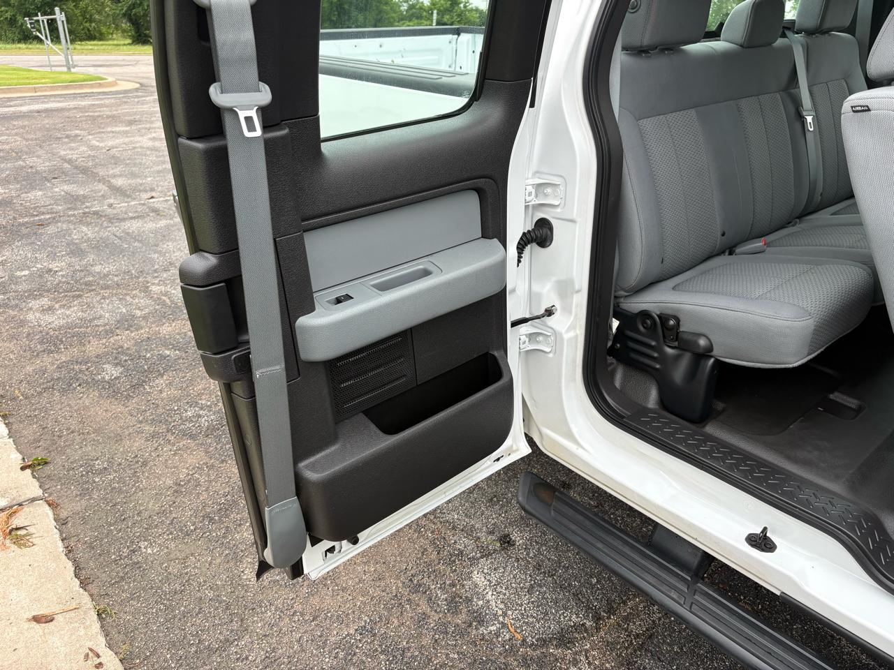 Ford F-150 4WD SuperCab 145" XL 2014
