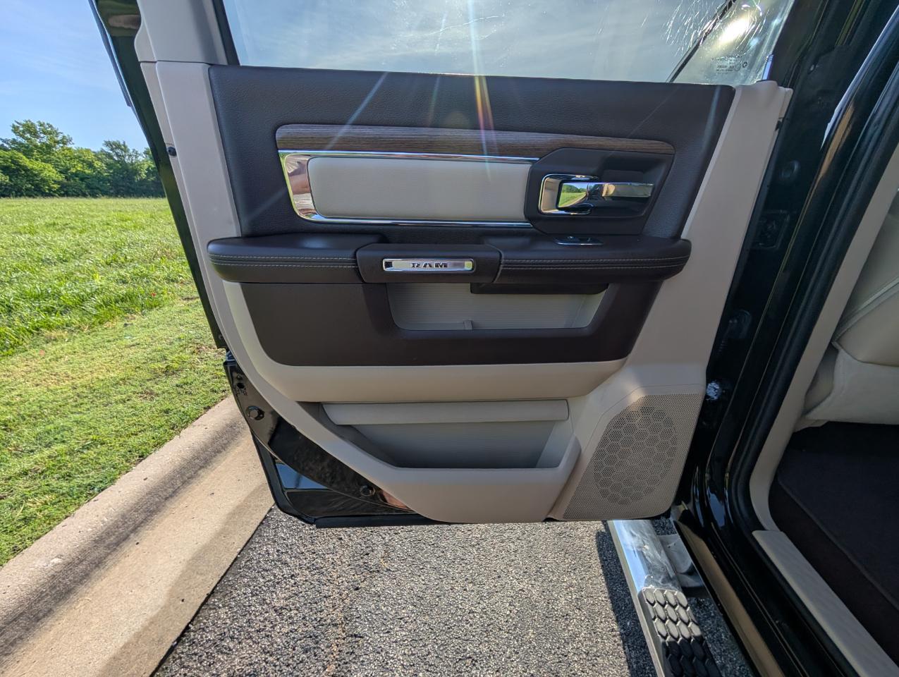 RAM 2500 4WD Crew Cab 149" Laramie 2015