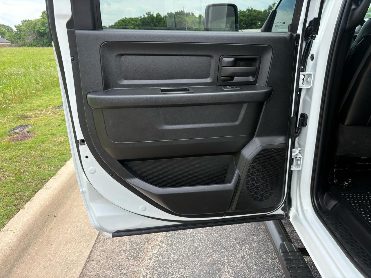 RAM 2500 Tradesman 4x4 Crew Cab 6'4" Box 2024