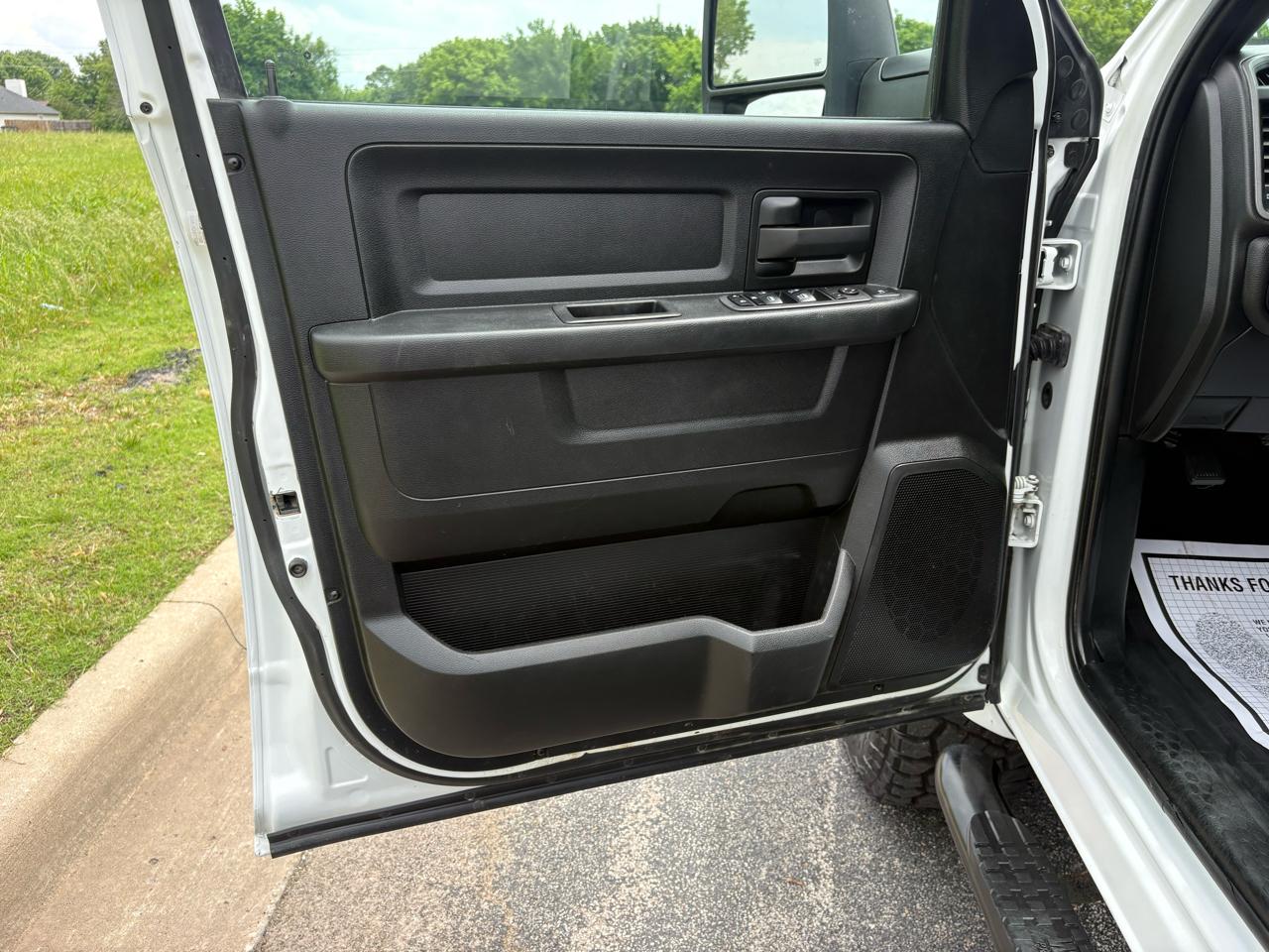RAM 2500 Tradesman 4x4 Crew Cab 6'4" Box 2024