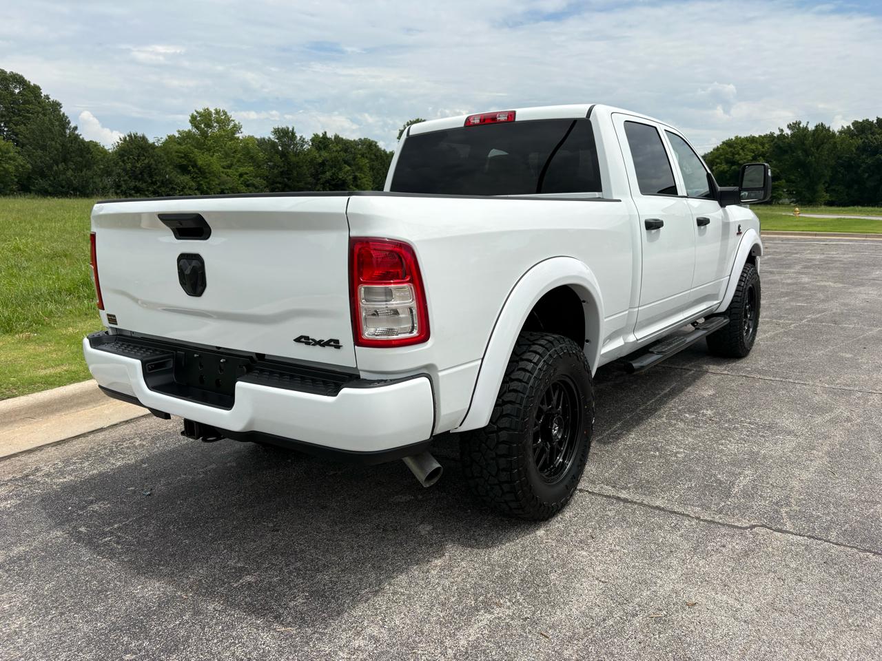 RAM 2500 Tradesman 4x4 Crew Cab 6'4" Box 2024