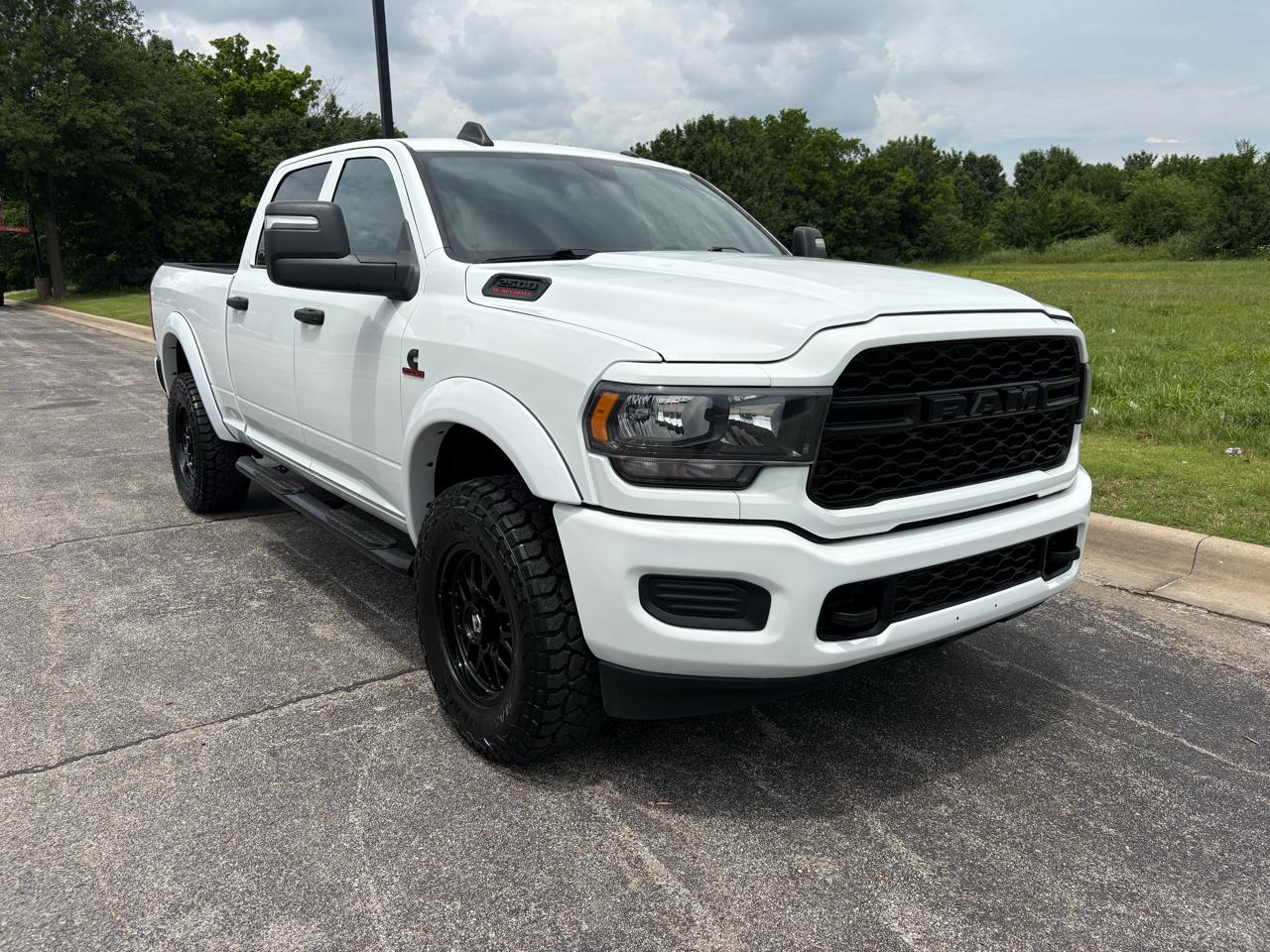 RAM 2500 Tradesman 4x4 Crew Cab 6'4" Box 2024