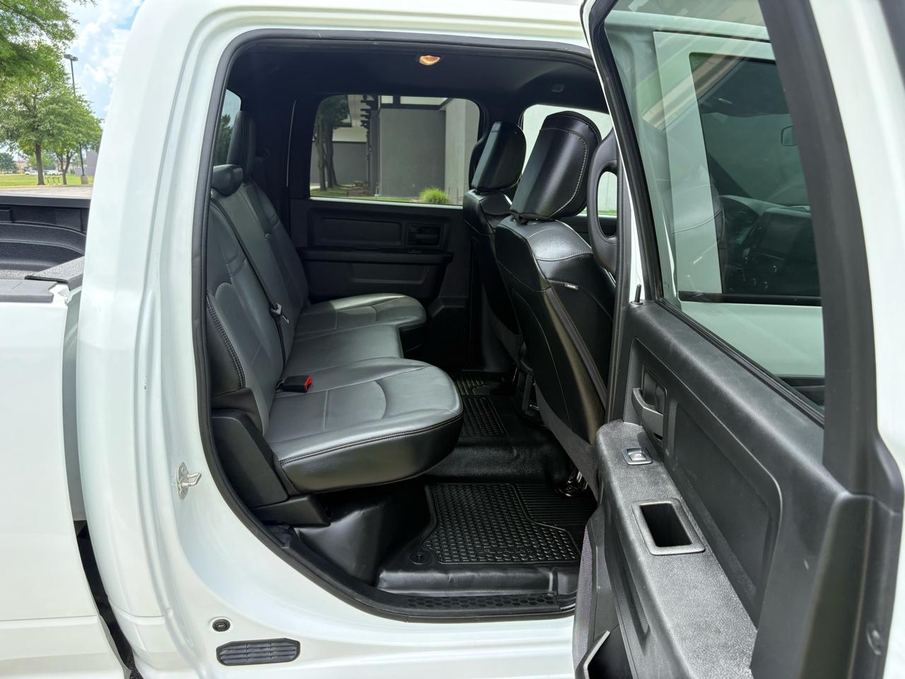 RAM 2500 Tradesman 4x4 Crew Cab 6'4" Box 2024