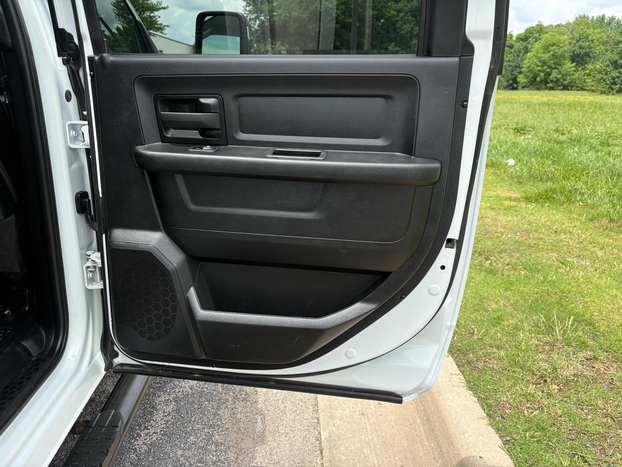 RAM 2500 Tradesman 4x4 Crew Cab 6'4" Box 2024